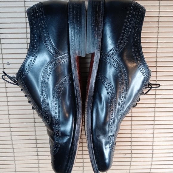 Florsheim men\'s black leather wingtip Oxford shoe. Sz 9.5 EEE. Great condition. main image 4
